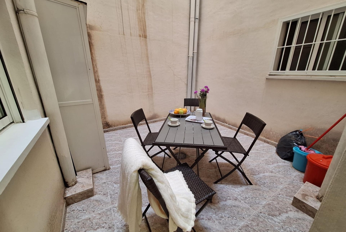 Semi-Renovated Apartment 350 Meters from Playa del Cura