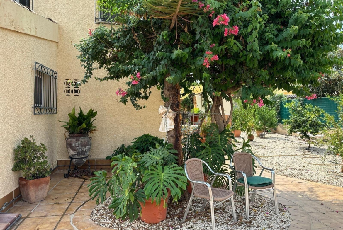VILLA ESTILO MEDITERRANEO CON PISCINA PRIVADA.