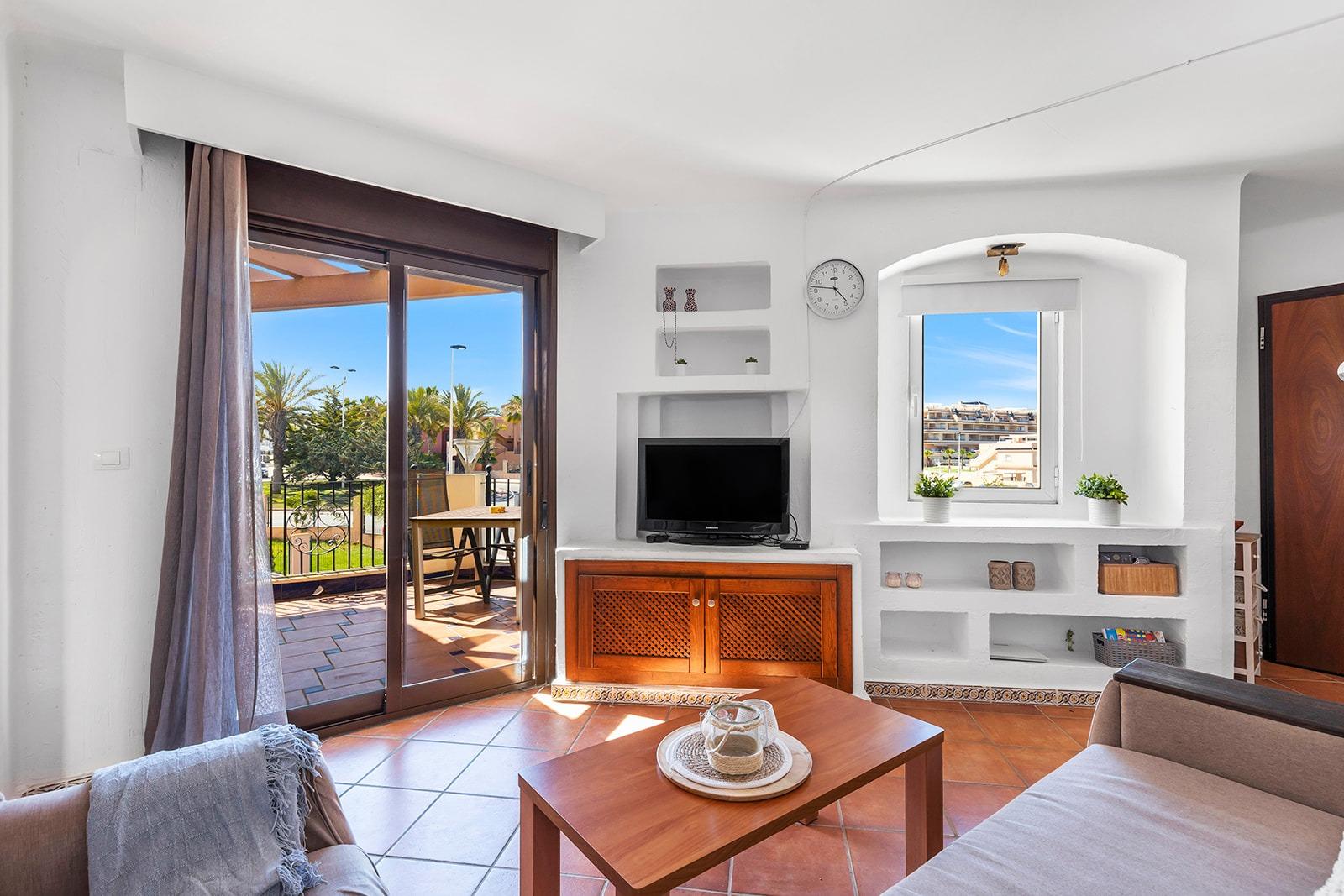 2-6-265 ATÍCO EN PUNTA PRIMA CON SOLARIUM PRIVADO DE 40 M2. 2 DORM. 2 BAÑOS. PISCINA COMUNITARIA.