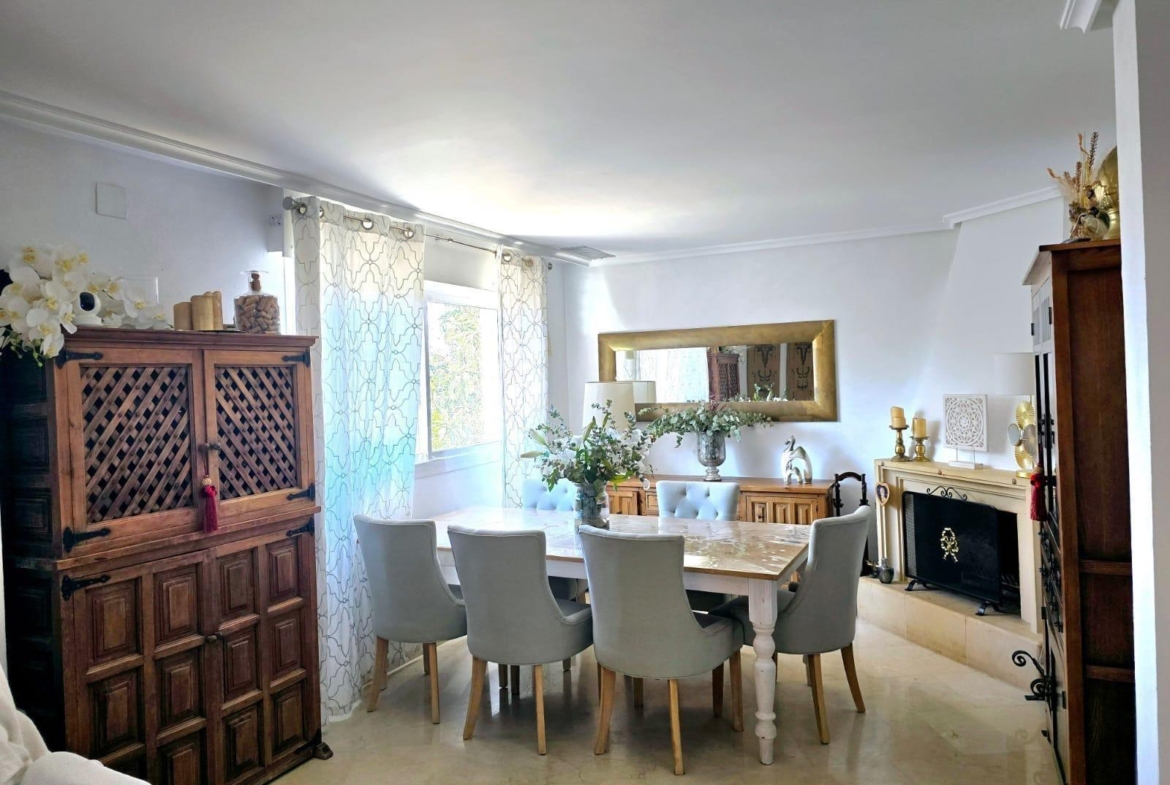 EXCLUSIVO CHALET ADOSADO EN CABO HUERTAS A TAN SOLO 5 MINUTOS DE LA ARENA
