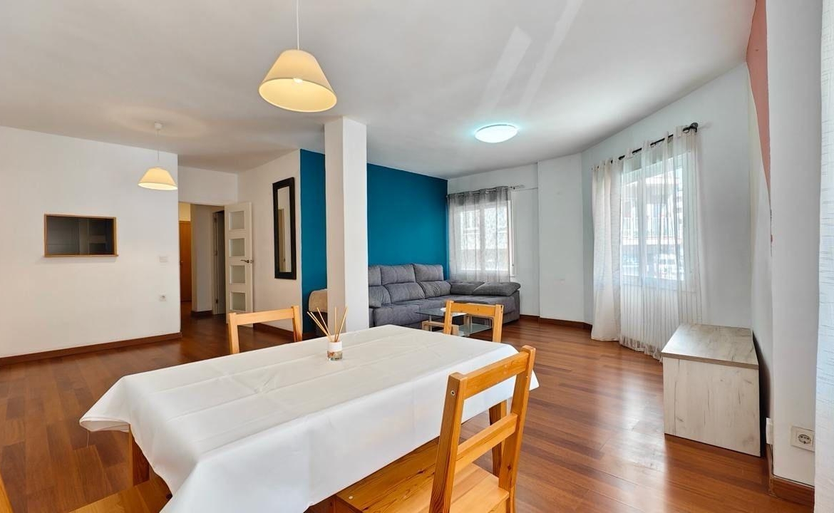 APPARTAMENTO A 300 METROS DE PLAYA CON 3 DORM. 2 BAÑOS CON SUPERFICIE DE 108 M2.