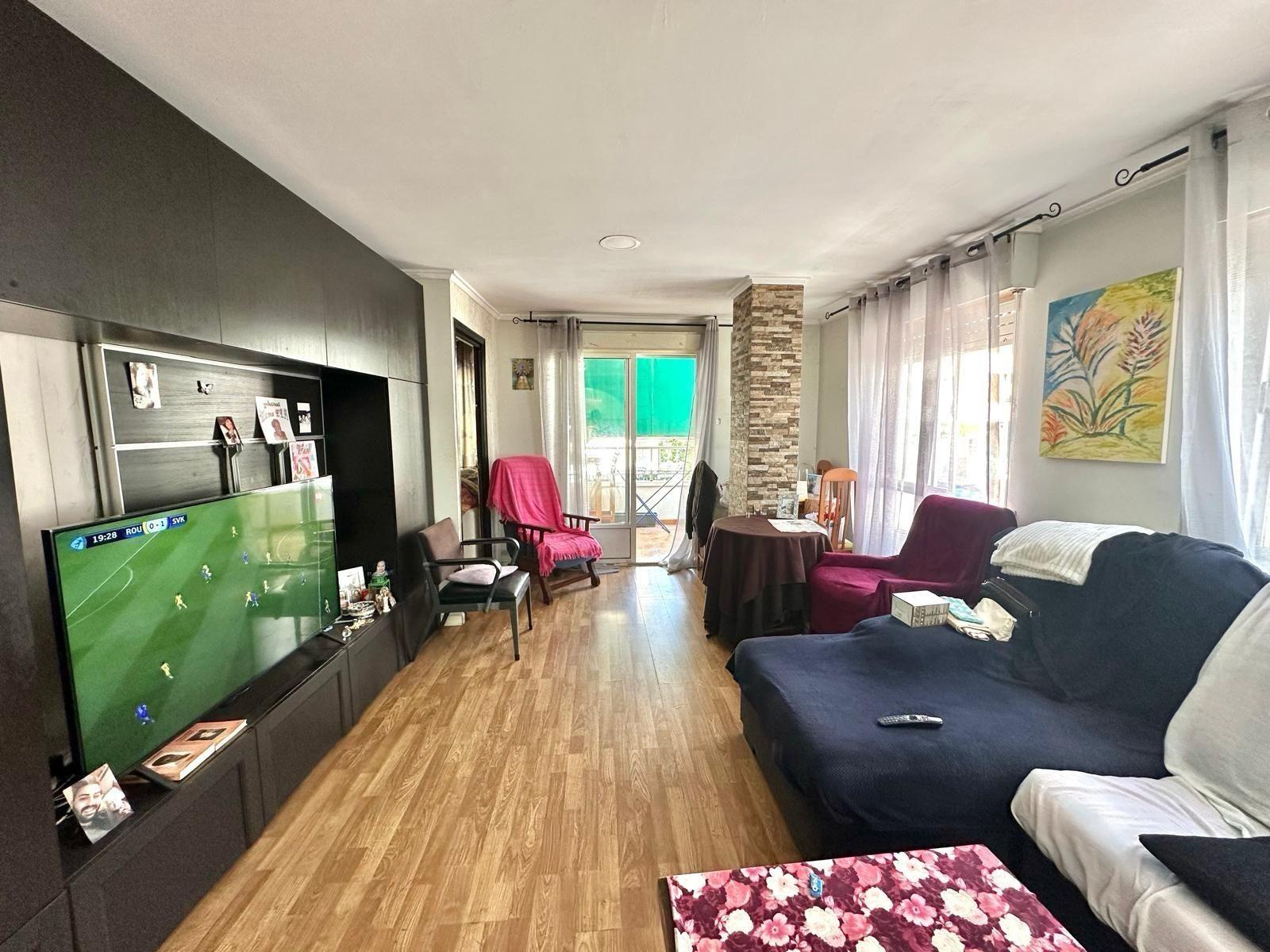 APPARTAMENTO A 450 DEL PUERTO DE TORREVIEJA. 2 DORM. 2 BAÑOS. TERRAZA AMPLIA. 76 M2.