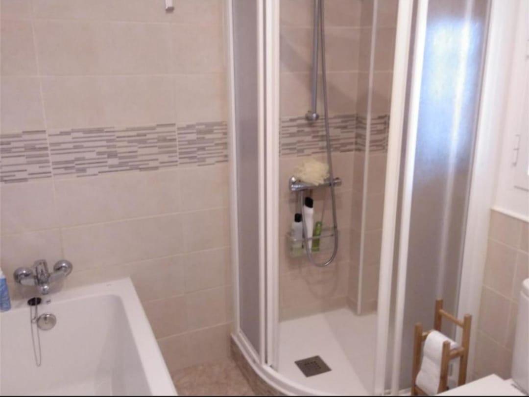 2-6-322 BONITA CASA ADOSADA EN ALMORADÍ: 4 HAB, 2 BAÑOS