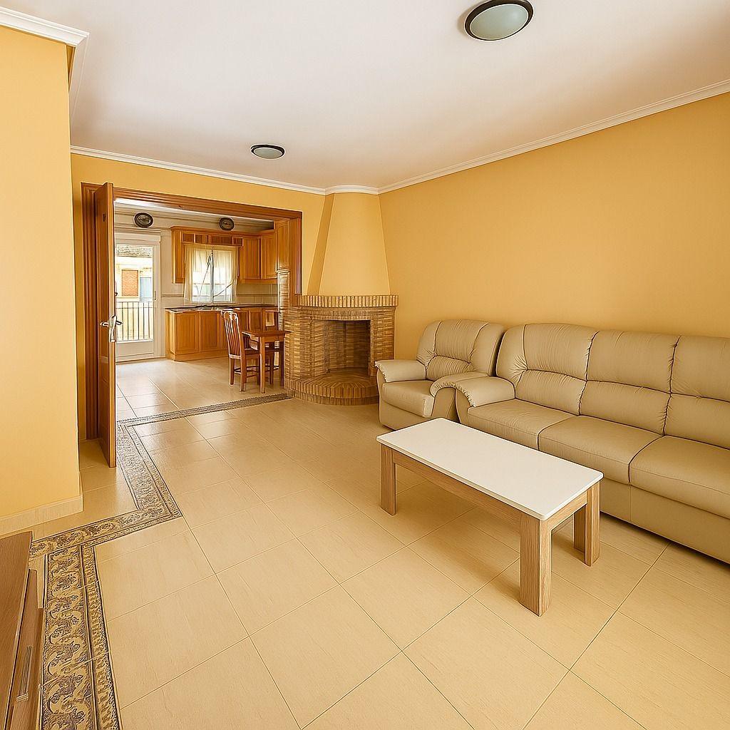 ADOSADO EN PLAYA FLAMENCA CON JARDIN Y PISCINA COMUNITARIA. 2 DORM. 2 BAÑOS. PARKING. 2 TERRAZAS GRANDES.