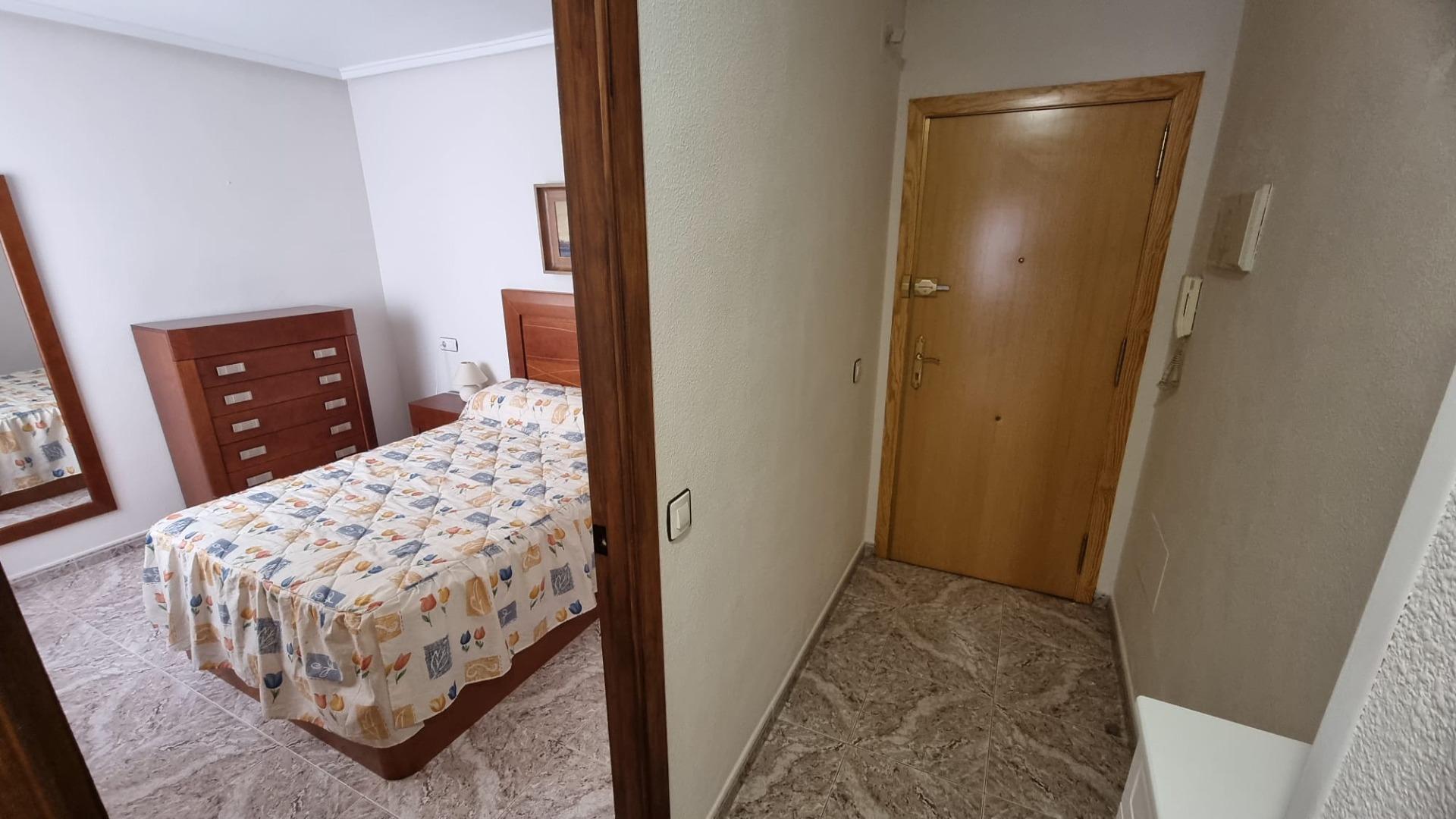 2-6-348 Apartamento semireformado a escasos metros de la playa !