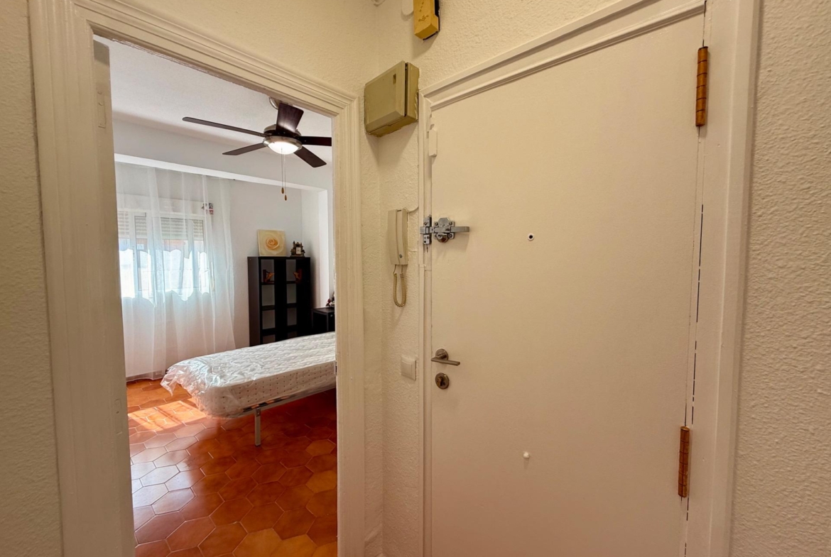 For Sale: Bright apartment in Alicante, Los Ángeles area