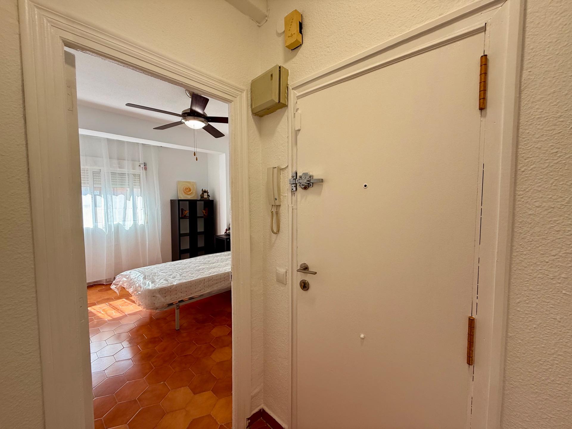 For Sale: Bright apartment in Alicante, Los Ángeles area