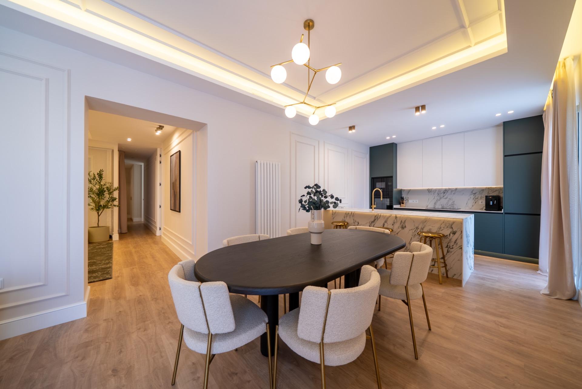 ELEGANT REFURBISHED APARTMENT IN RECOLETOS NEIGHBORHOOD, MADRID