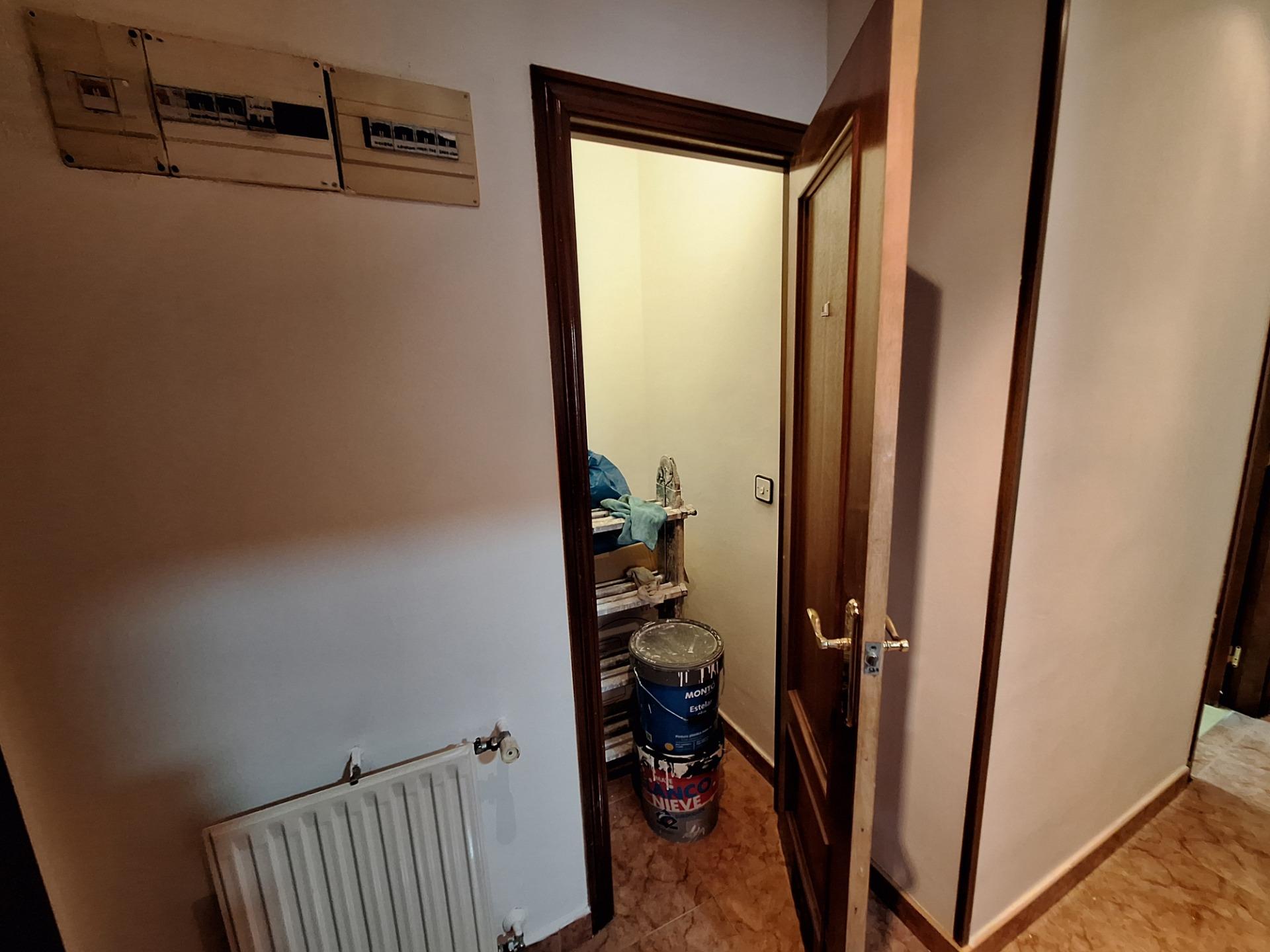 2-6-359 Amplio piso para entrar a vivir en Mieres