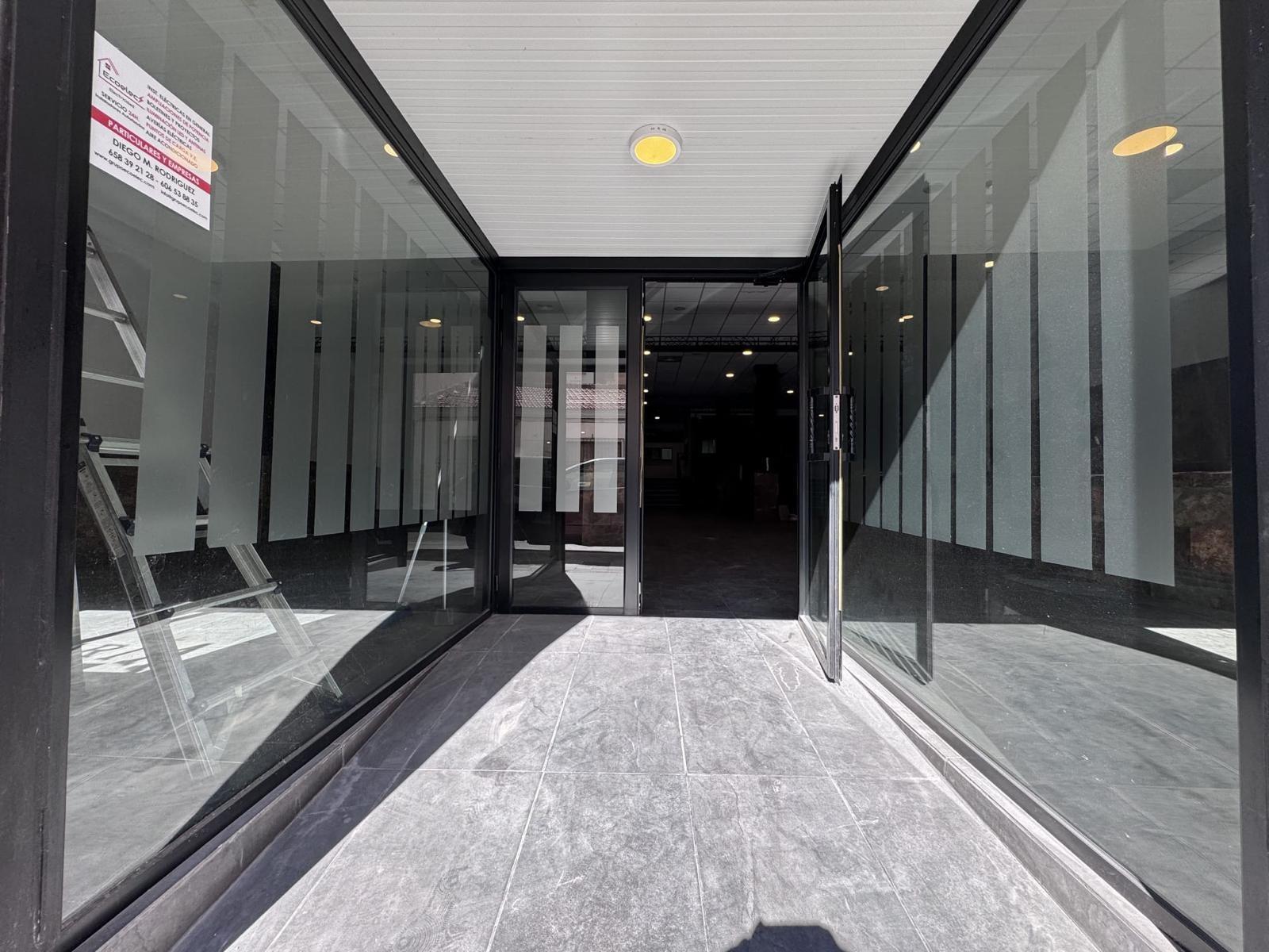 LOKALE COMERCIËLE CON SUPERFICIE DE 780 M2. SEGUNDA LINEA DE PLAYA. 70 METROS DEL MAR.