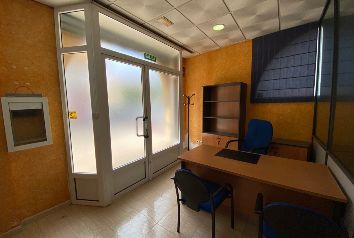 IMPRESSIEVE HANDELSPREMIES TE KOOP IN ALICANTE IN VILLAFRANQUEZA