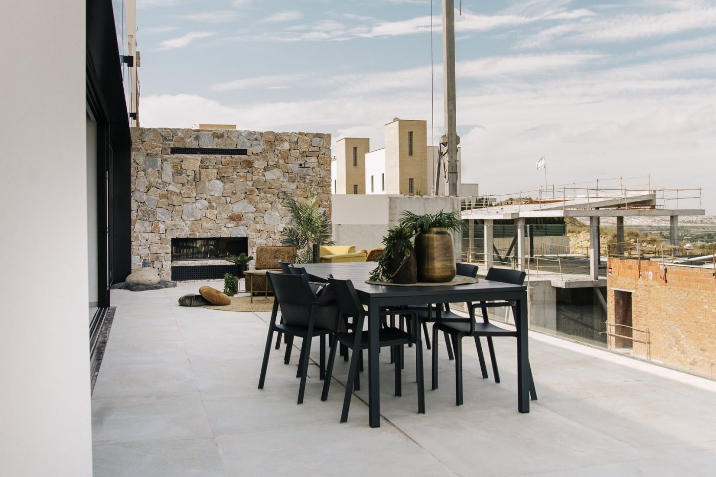 Design villa met een totale oppervlakte van 250 vierkante meter met uitzicht op Guardamar en de zee.