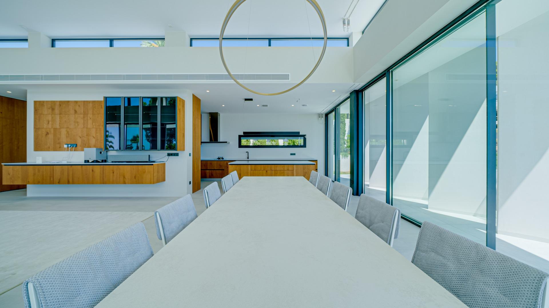 Indrukwekkende luxe villa aan zee