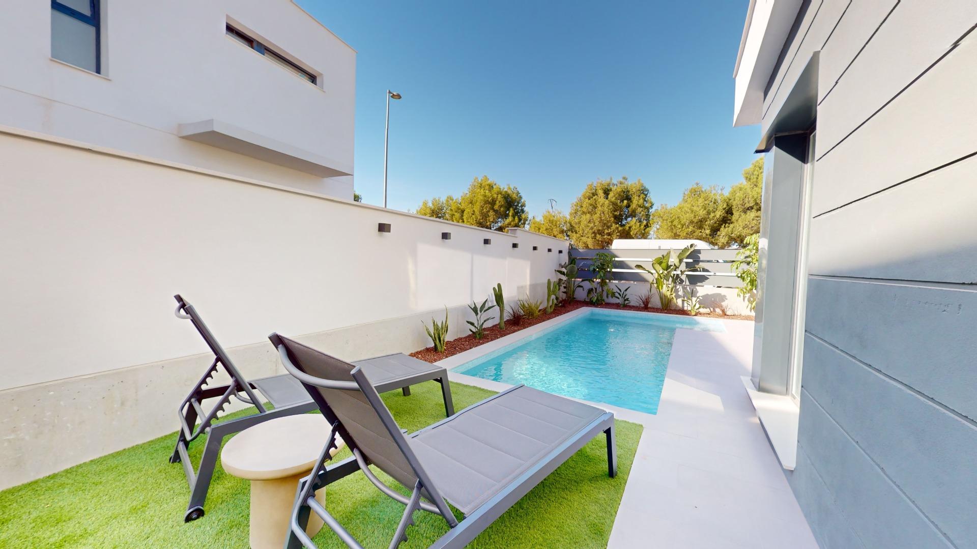 2-6-88 Detached modern villas placed in Roda Golf, Murcia