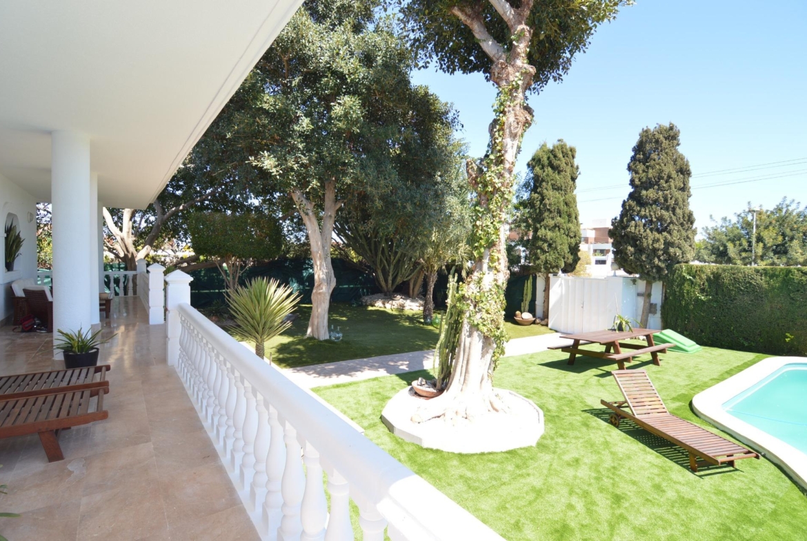 Spectacular renovated villa in urbanization Torreta Florida
