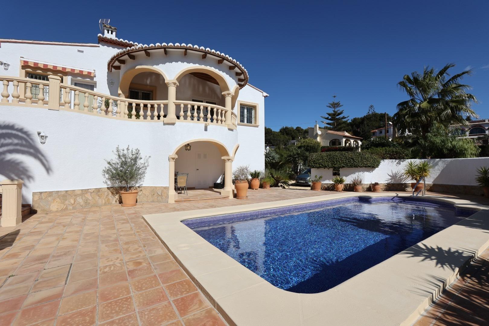 2-6-99 Mediterranean style villa with pool and close to the sea
