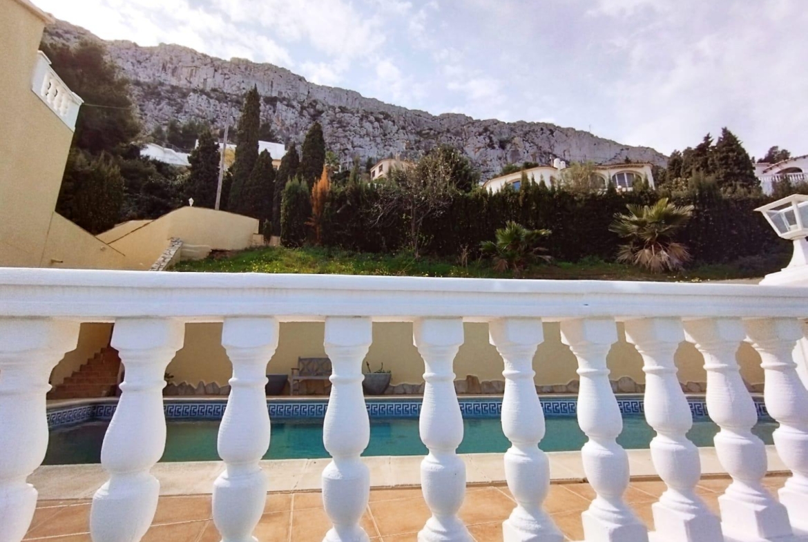 Exclusieve villa in Calpe met panoramisch uitzicht en een grote investeringsmogelijkheid