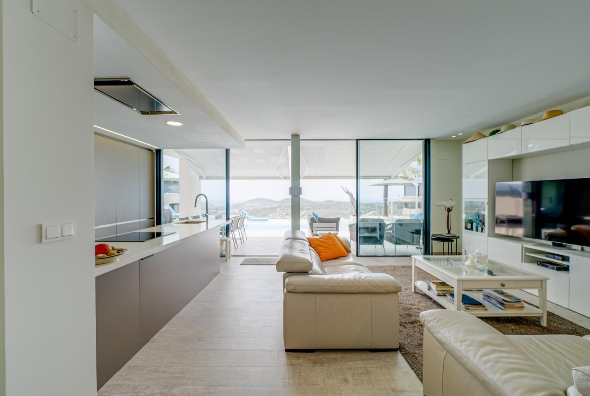LUXURY VILLA FOR A LARGE FAMILY IN FINESTRAT