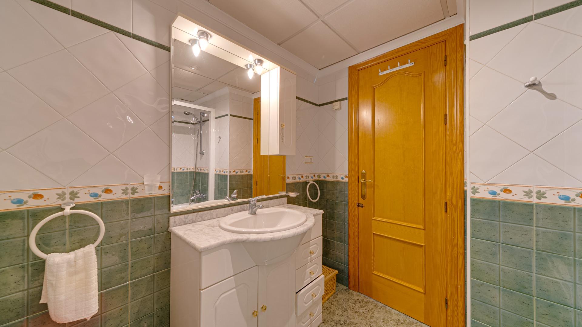 2-60-8 Large corner semi-detached house with sea views,