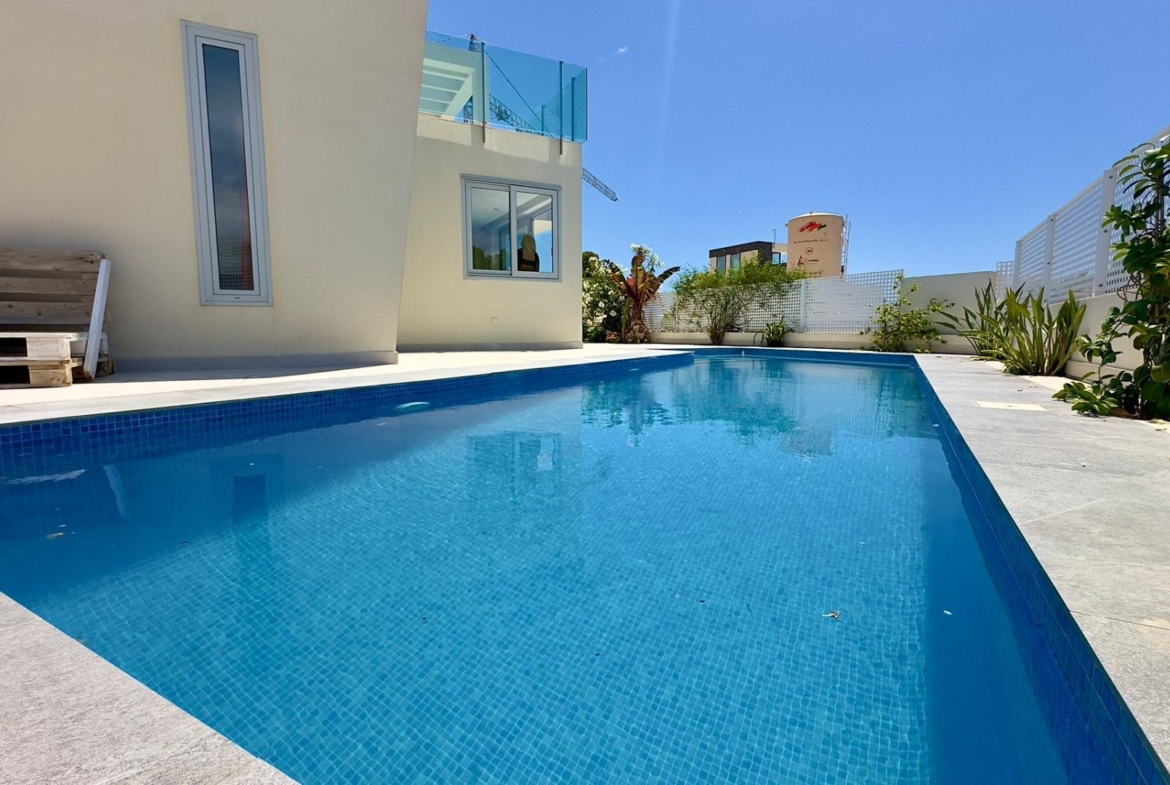 Grote villa op het balkon van Finestrat met uitzicht op de zee