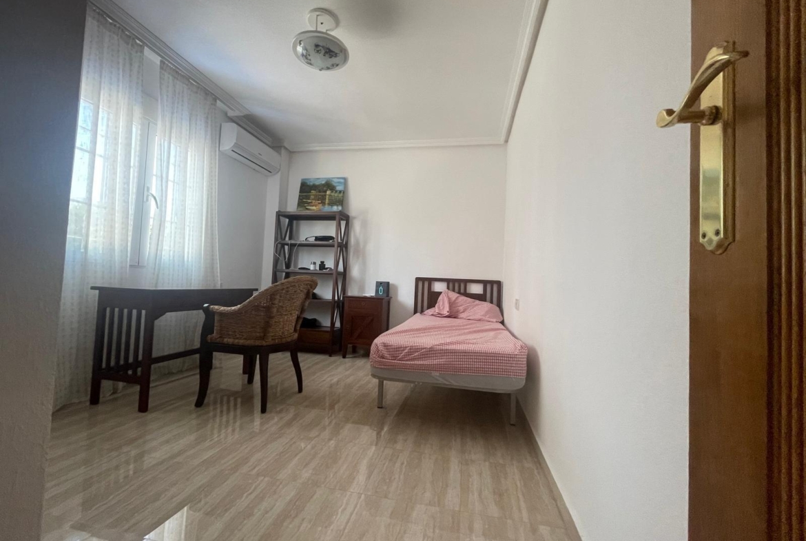 VILLA PARADA CON VISTAS AL MAR Y A 200 METROS DE PLAYA! ZONA TORRE LA MATA. 5 DRM. 3 BAÑOS. PISCINA PRIVADA.