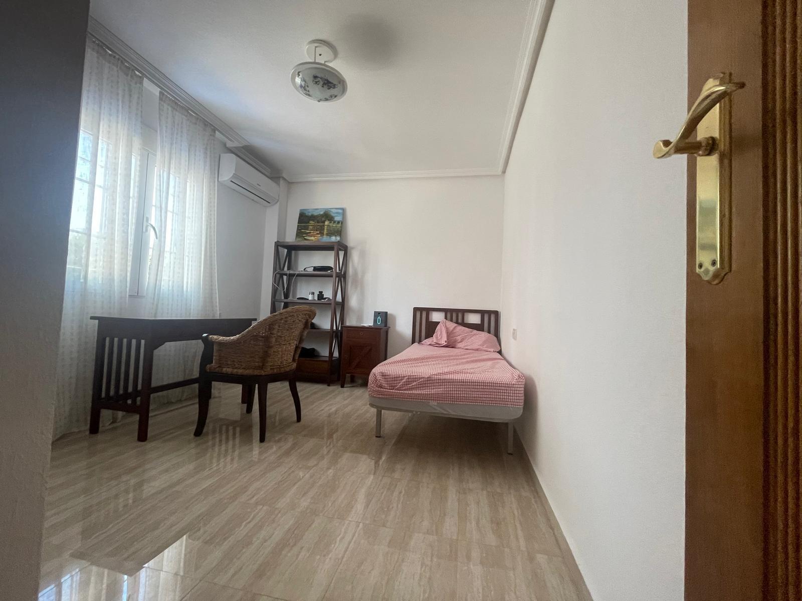 VILLA PARADA CON VISTAS AL MAR Y A 200 METROS DE PLAYA! ZONA TORRE LA MATA. 5 DRM. 3 BAÑOS. PISCINA PRIVADA.