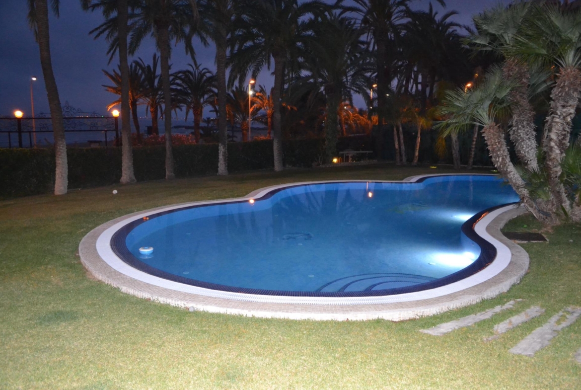Exceptional Beachfront Villa: Luxury Steps Away from the Beach