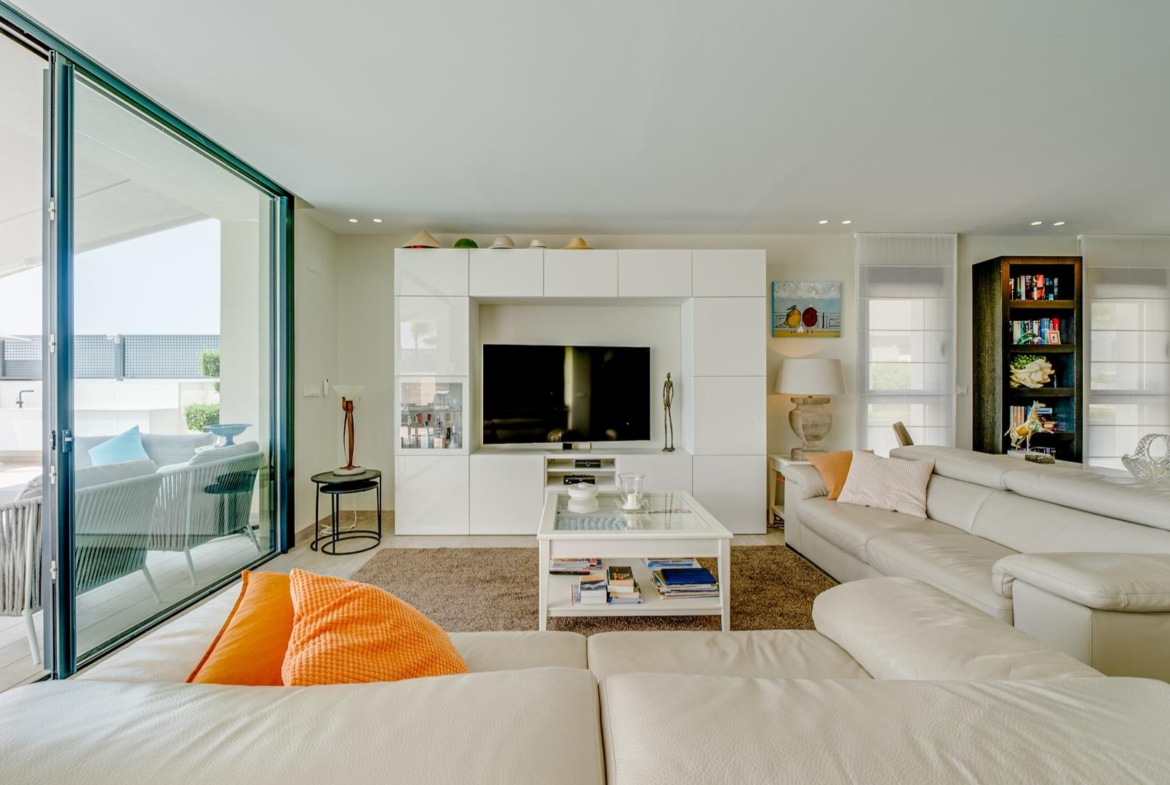 LUXURY VILLA FOR A LARGE FAMILY IN FINESTRAT