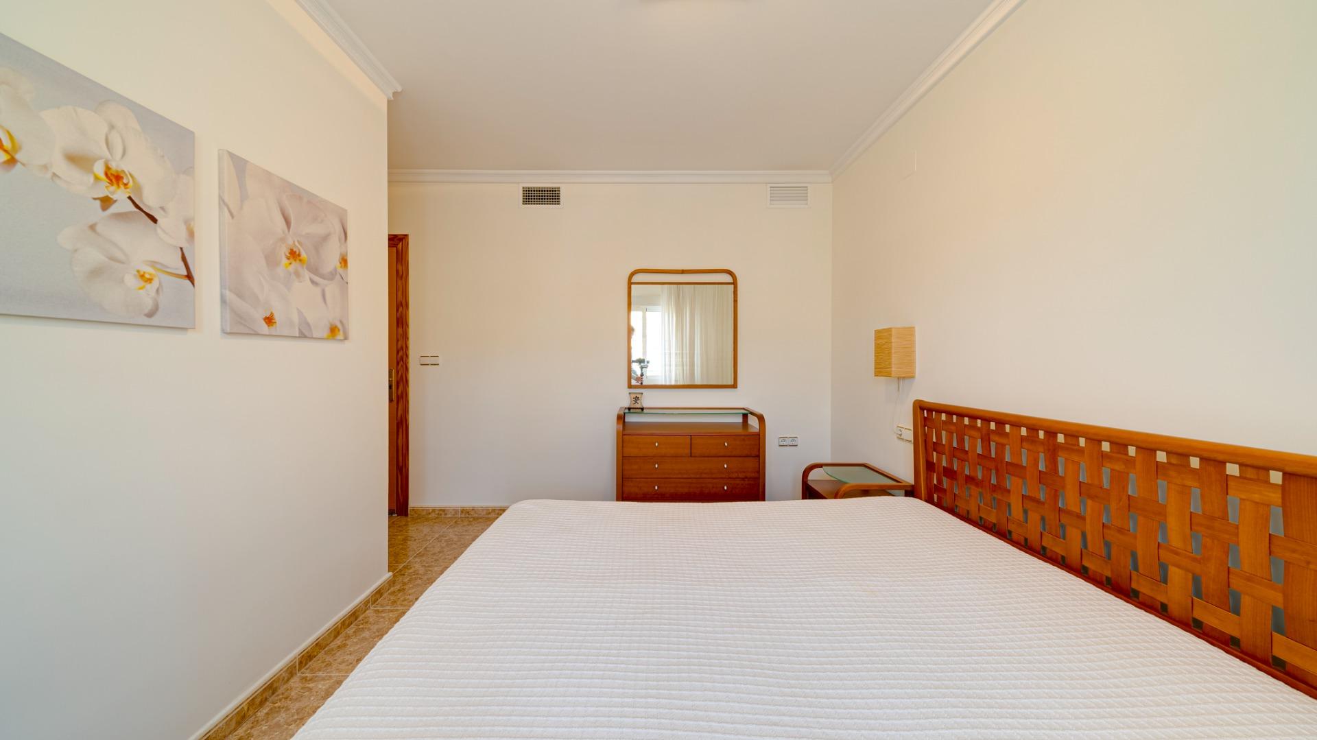 2-63-7 Large corner semi-detached house with sea views,