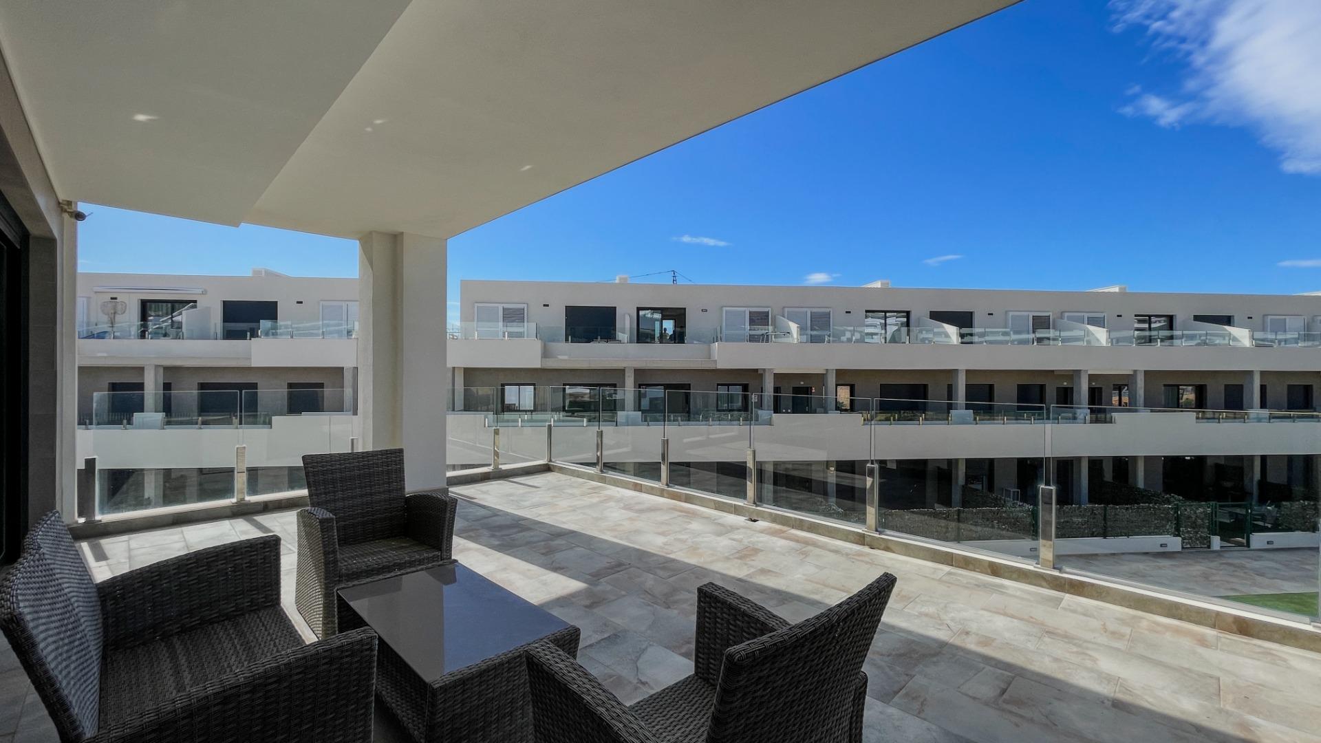 2-64-10 Moderne duplex met 5 slaapkamers in het exclusieve Campirroso complex, Finestrat