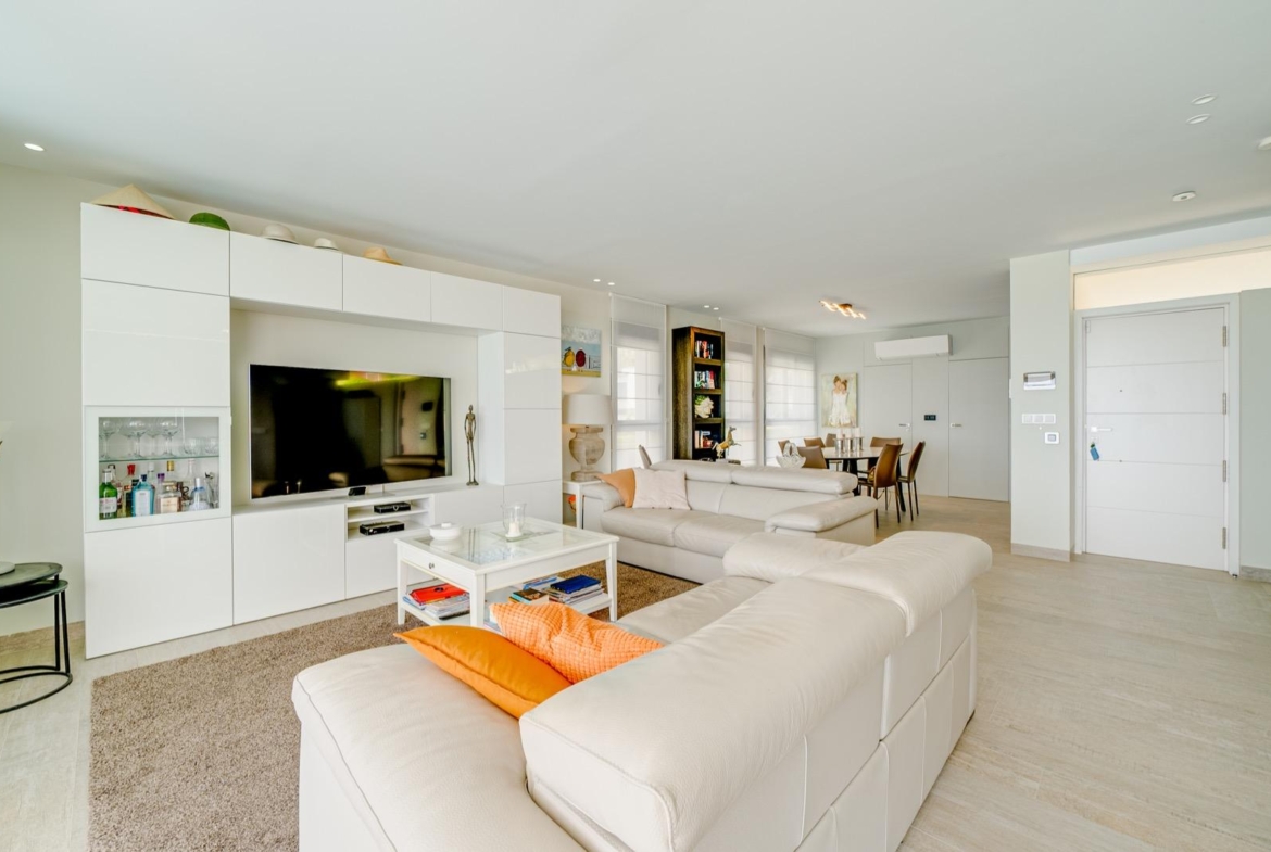 LUXURY VILLA FOR A LARGE FAMILY IN FINESTRAT