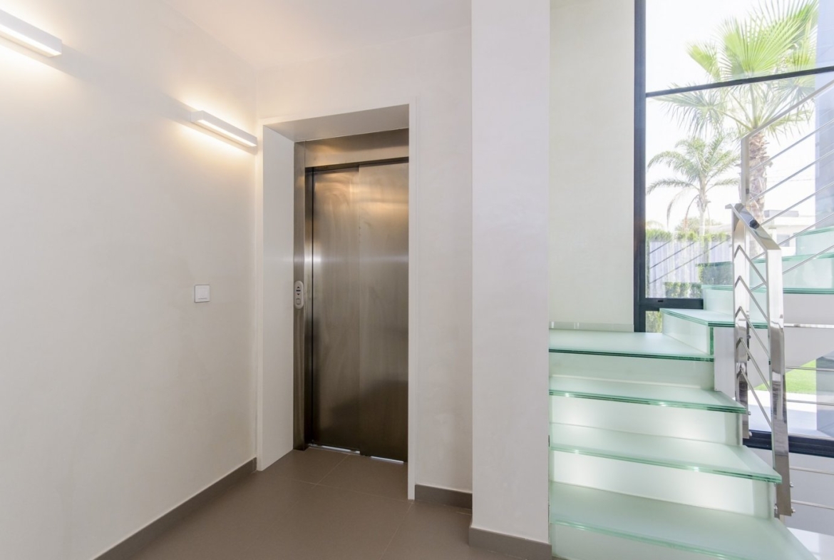 NEW CONSTRUCTION VILLAS 250 m FROM THE BEACH IN CAMPOAMOR
