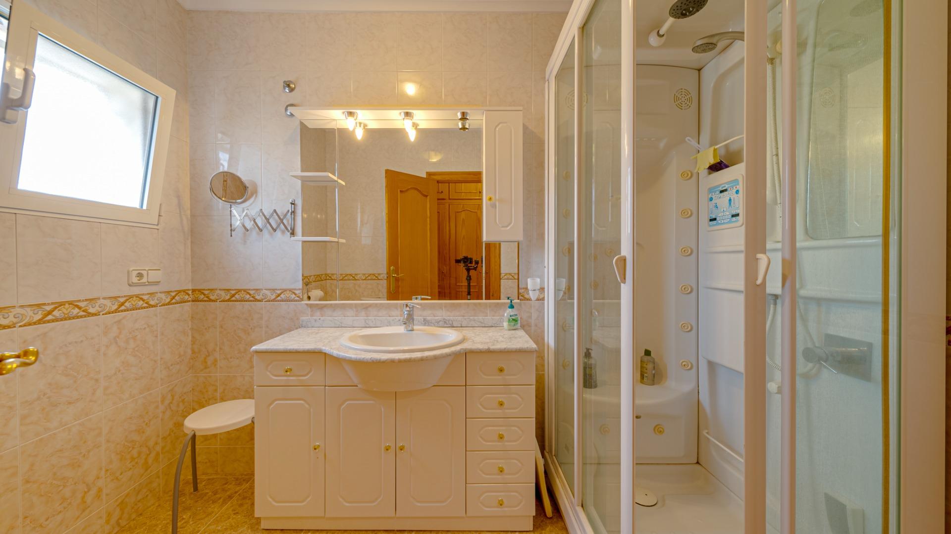 2-65-7 Large corner semi-detached house with sea views,