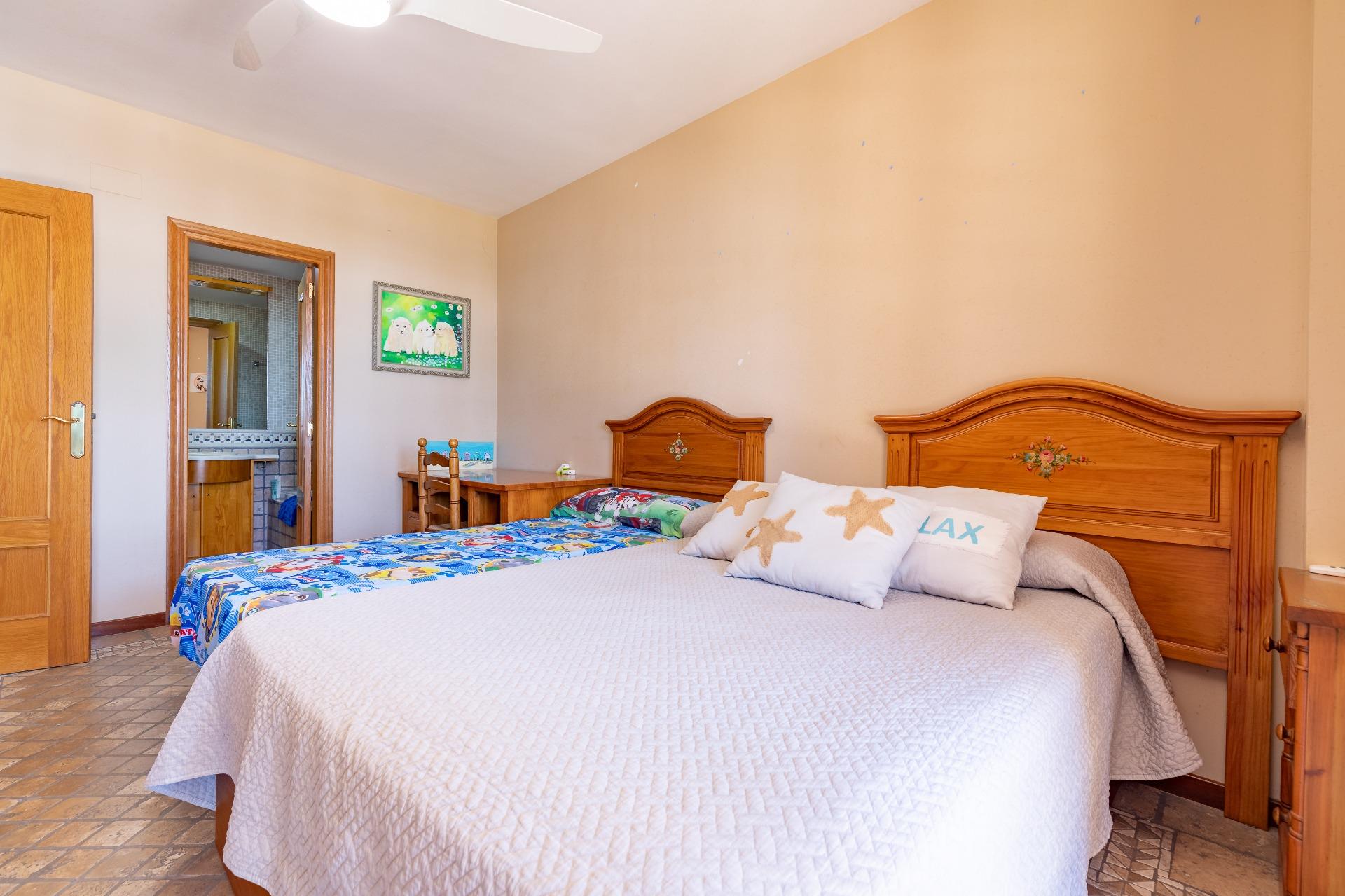 2-66-6 Exceptional Beachfront Villa: Luxury Steps Away from the Beach