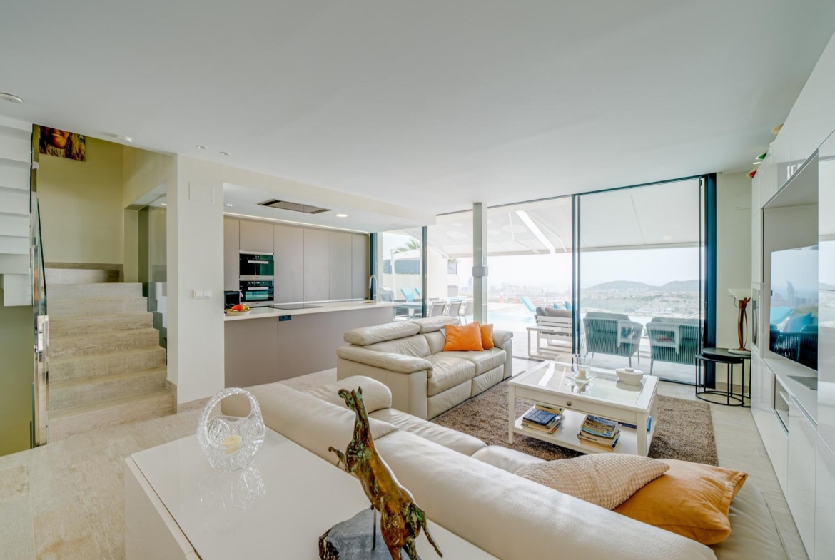 LUXURY VILLA FOR A LARGE FAMILY IN FINESTRAT