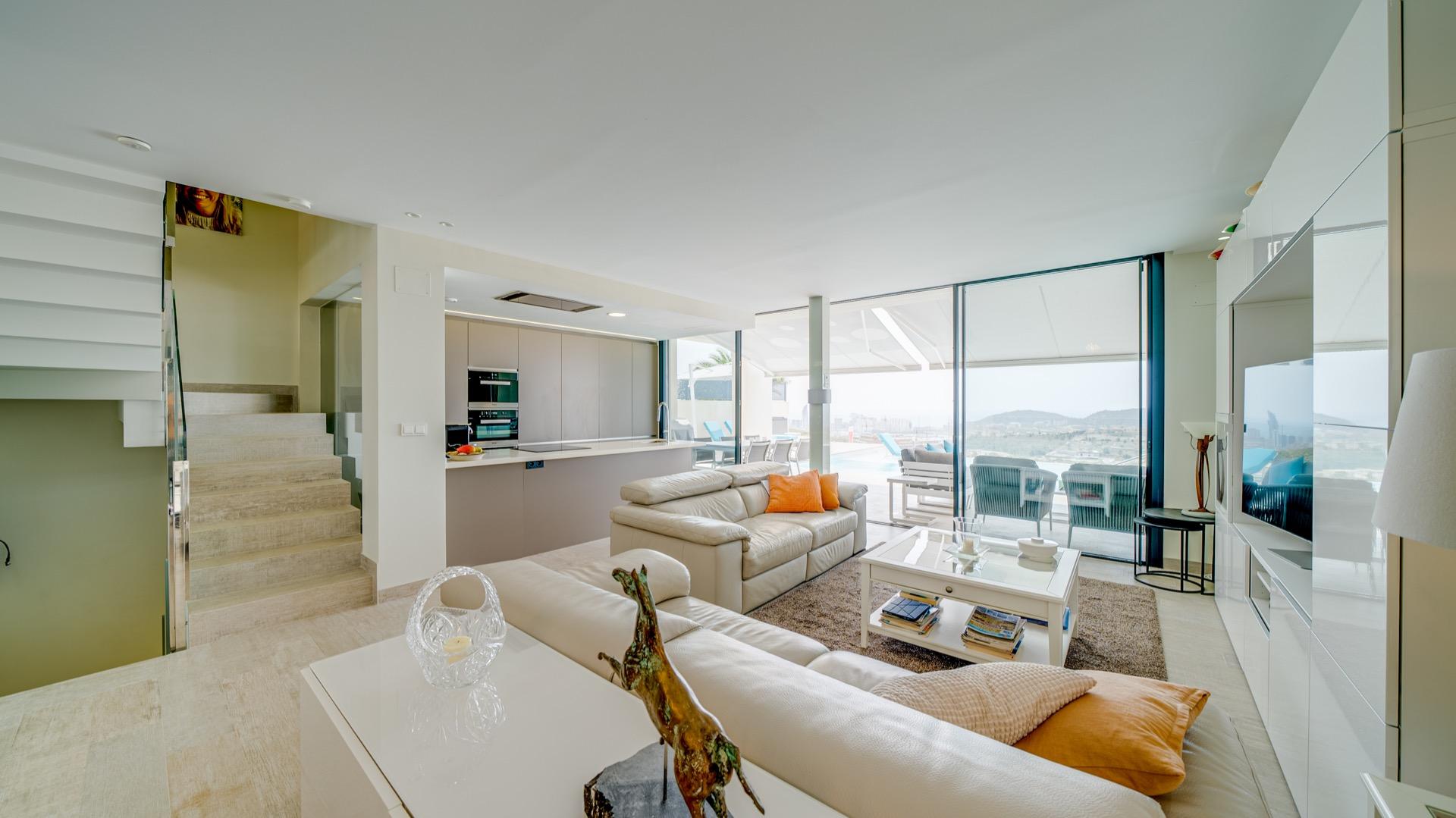 LUXURY VILLA FOR A LARGE FAMILY IN FINESTRAT