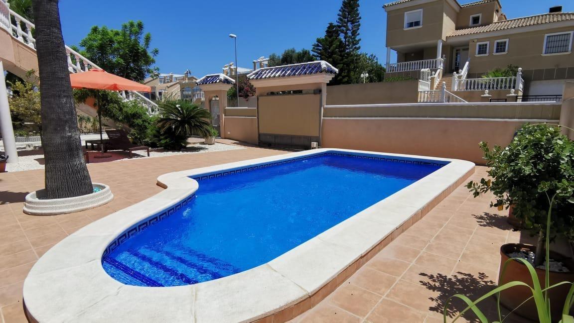 Ruim chalet in La Florida, Orihuela Costa – Ideaal om te genieten van de zon en het strand