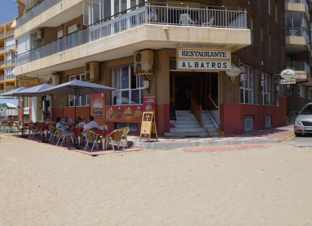 RESTAURANTE EN TORREVIEJA EN LA PRIMERA LINEA DE PLAYA