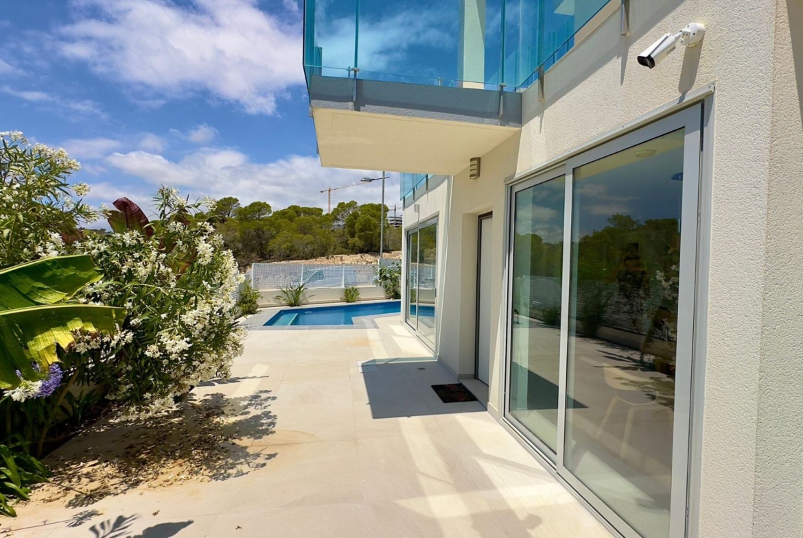 Grote villa op het balkon van Finestrat met uitzicht op de zee
