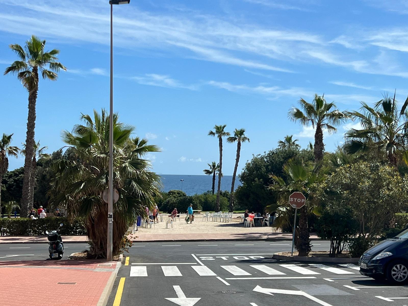 LOKALE COMERCIAL EN CABO ZERVERA. 300 M2. A 100 METROS DEL MAR.
