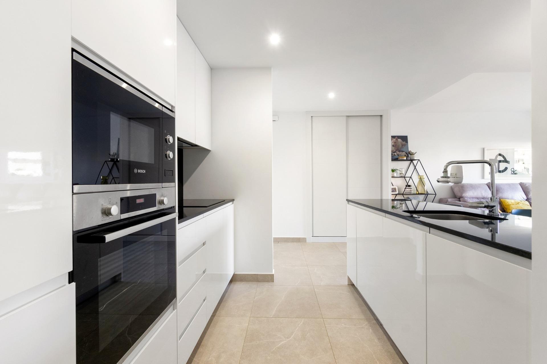 ESPECTACULAIR APPARTAMENTO CON LICENCIA TURISTICA. 2 DORM. 2 BAÑOS. GARAJE+TRASTERO. PISCINA.