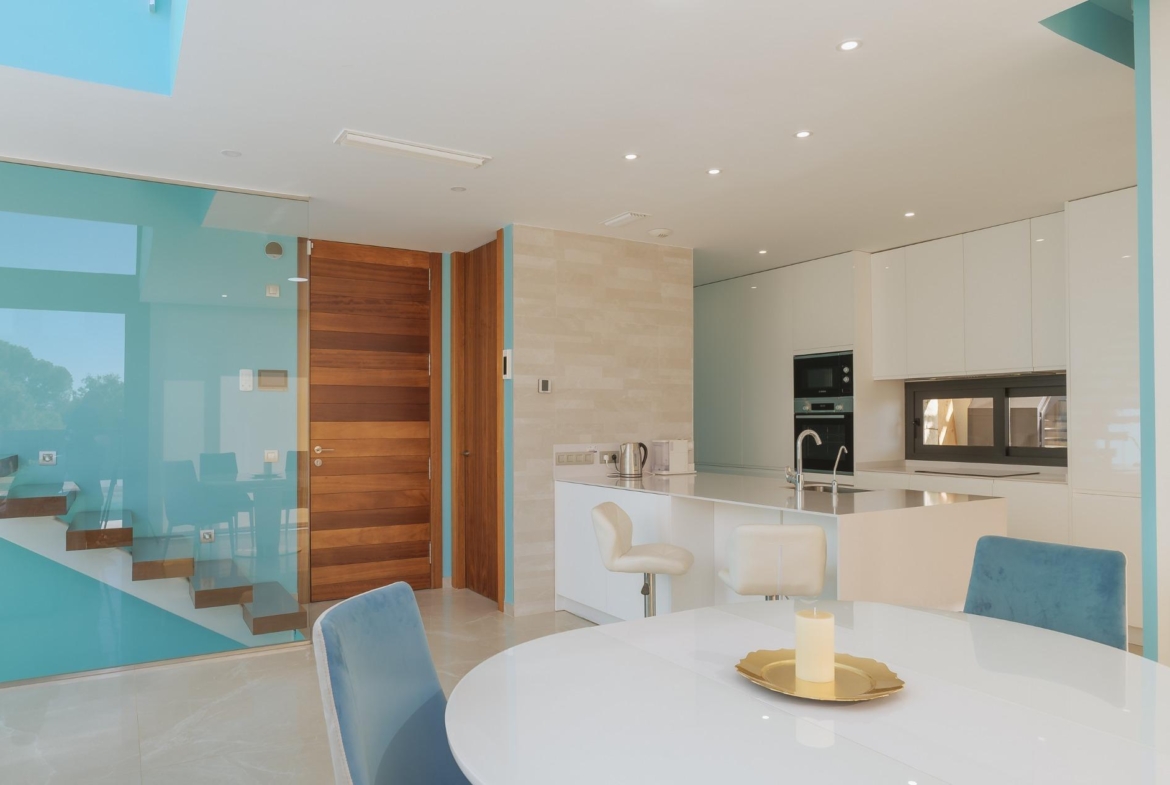 Unique villa in Sierra Cortina: prestigious location between mountains and sea