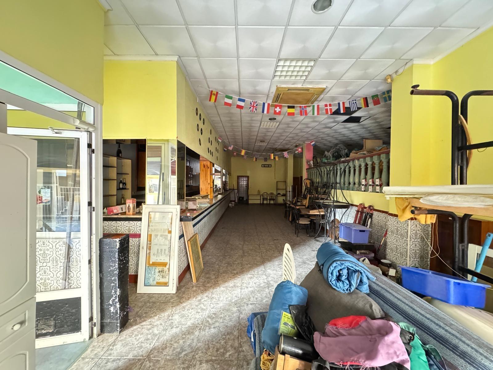 VOOR DE VERKOOP VAN BEDRIJFSTOESLAGEN MET HOSPITALITEITSLICENSE VAN 150 M2 EN SLECHTS 100 METERS VAN HET KURA-STRAND