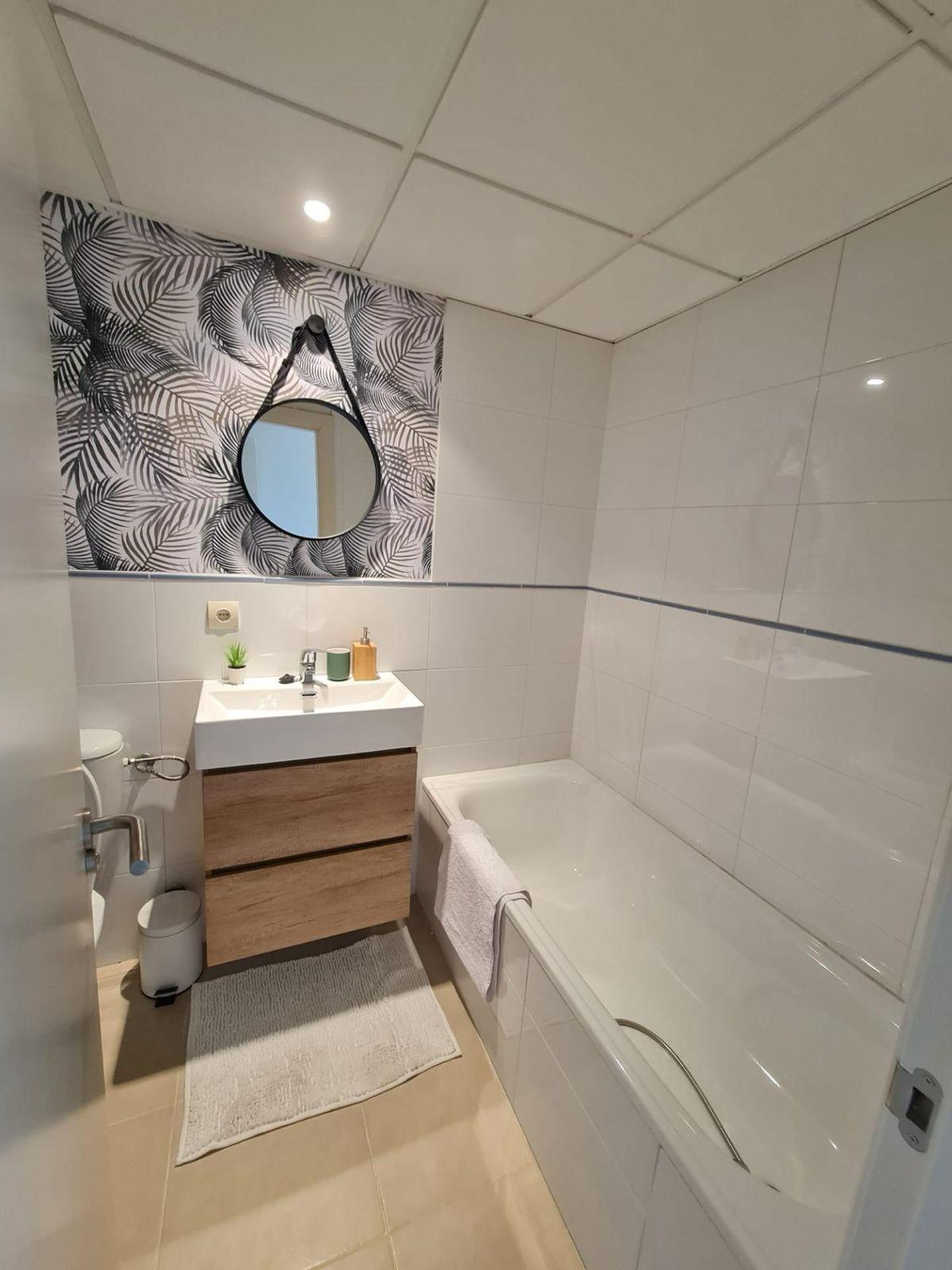 APATAMENTO CON PARKING+PISCINA EN ORIHUELA COSTA. 2 DORM. 2 BAÑOS. 85 M2.