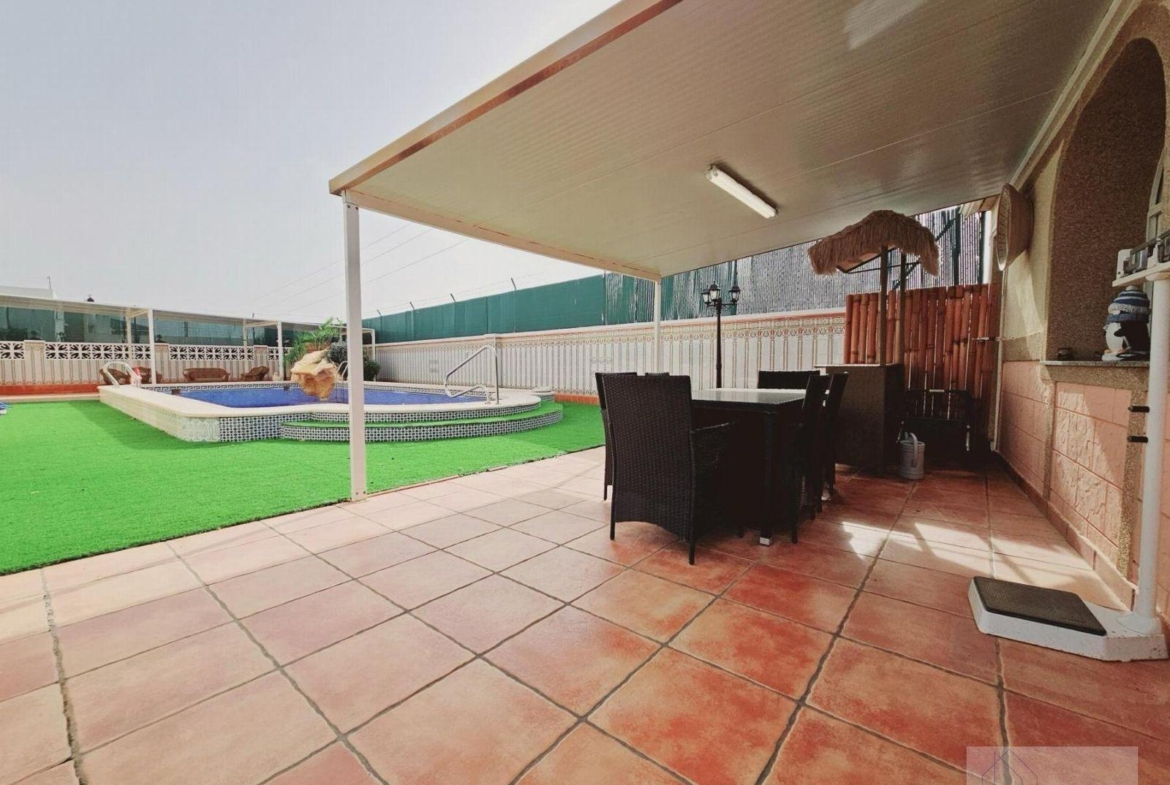 VILLA EN LA SIESTA CON 800 METROS DE PARCELA. PISCINA PRIVADA. 330 M2 DE CASA.