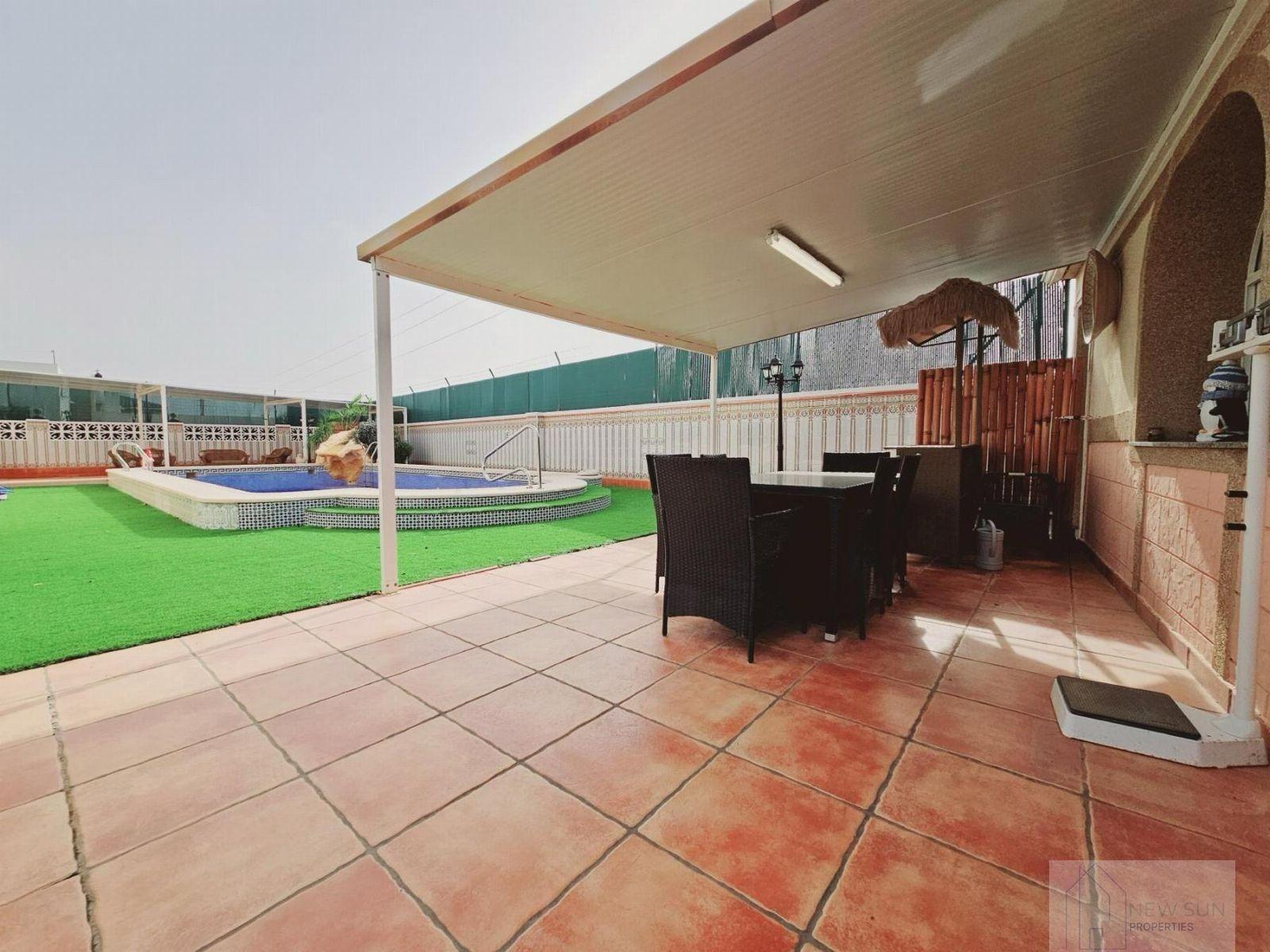 VILLA EN LA SIESTA CON 800 METROS DE PARCELA. PISCINA PRIVADA. 330 M2 DE CASA.