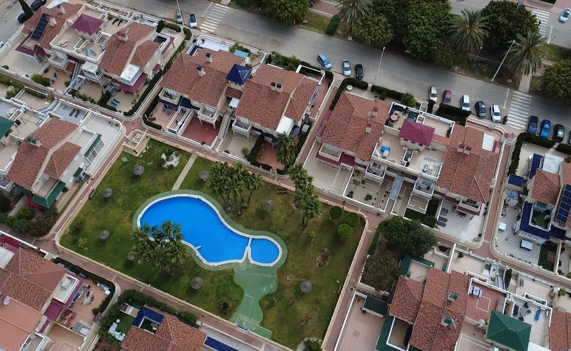 BUNGALOW PLANTA ALTA CON SOLÁRIUM EN ORIHUELA COSTA, ZENIAMAR I.