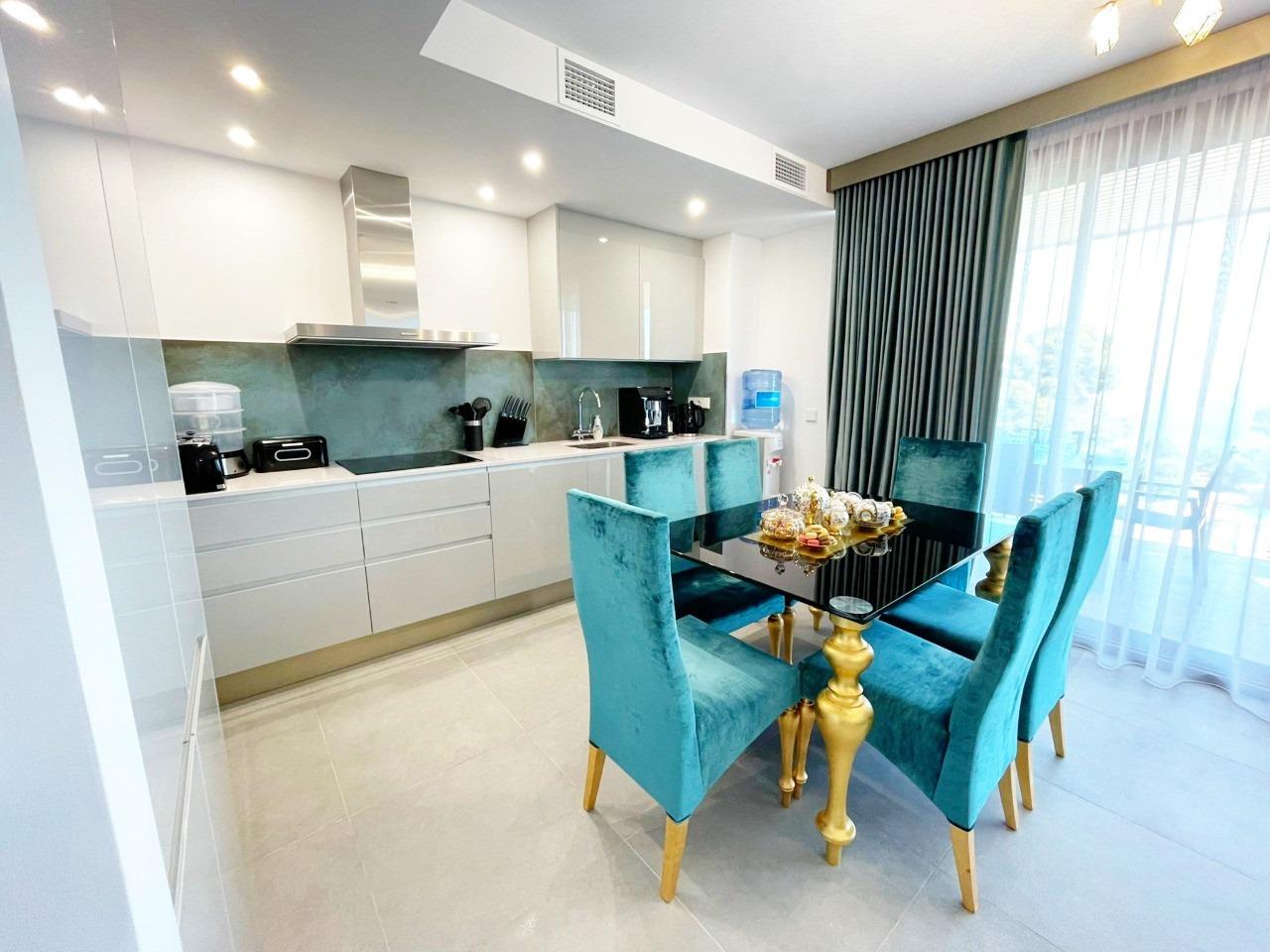 Moderne nieuwe appartementen aan de oevers van de Middellandse Zee