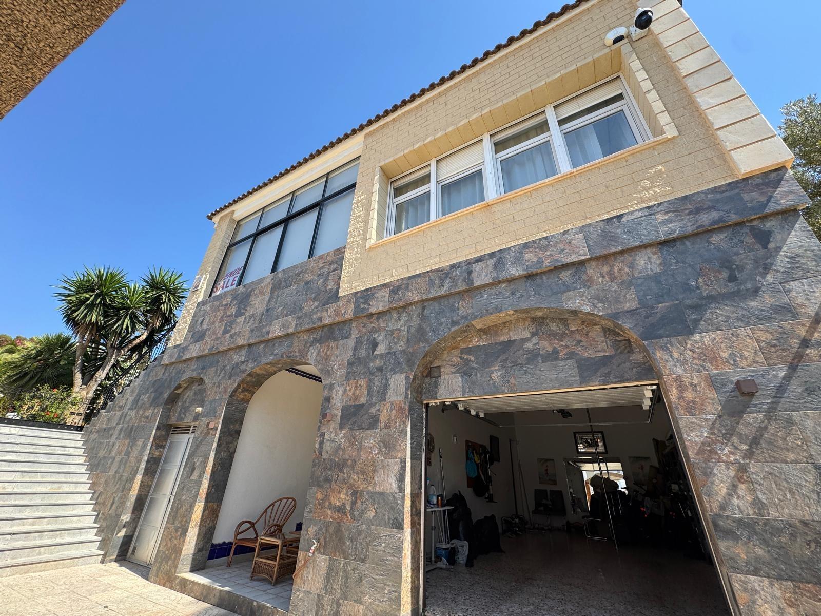 2-7-272 VILLA DE LIJO EN CAMPOAMOR CON 639 M2 DE CASA. PARCELA 800 M2. PISCINA PROPIA. 5 DORM. 4 BAÑOS. PLAYA A 650 METROS.
