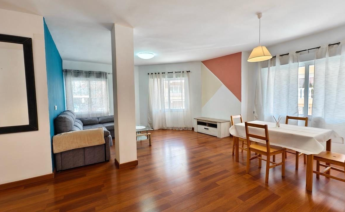 APPARTAMENTO A 300 METROS DE PLAYA CON 3 DORM. 2 BAÑOS CON SUPERFICIE DE 108 M2.